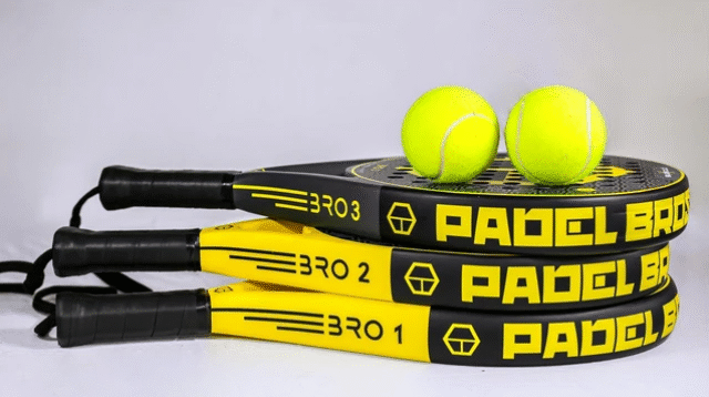 Bola Padel: Ciri Khas, Ukuran, dan Perbedaannya dengan Tenis